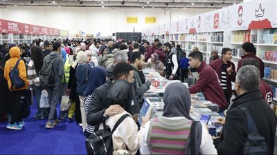 معرض القاهرة للكتاب يُسجل حضورًا جماهيريًا يتجاوز 445 ألف زائر فى يومه الثاني