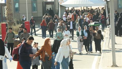توافد جماهيري على معرض القاهرة الدولي للكتاب في ثالث أيام 