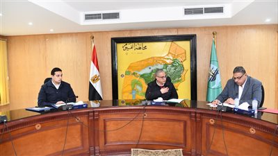 محافظ الفيوم يتابع معدلات الأداء بملفي التصالح وتقنين أراضي أملاك الدولة