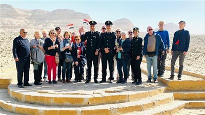 الوفود السياحية تحتفل بالعيد الـ73 للشرطة المصرية بالمنيا 