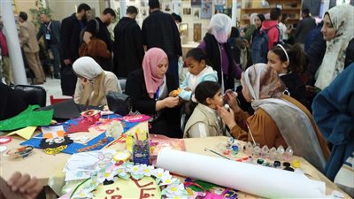مسرح العرائس والرسم بالألوان.. جناح الأزهر يبدع في أنشطة الأطفال