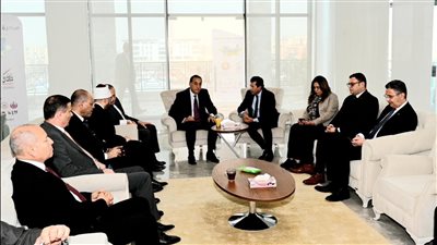 صور.. وزير الإسكان يشارك في  فعاليات 