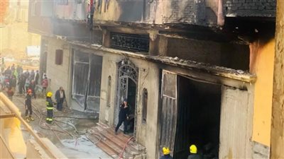 الحماية المدنية تسيطر على حريق هائل نشب بمخزن 