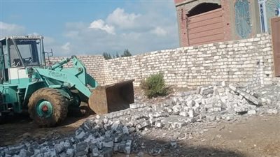ازالة11 حالة تعدي بالبناءالمخالف بمركز المحلة