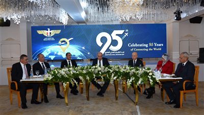 وزارة الطيران المدني تستعرض خطتها المستقبلية لتطوير القطاع 