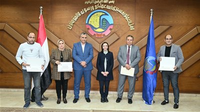 محافظ البحيرة تُكرم أعضاء المكتب الإعلامي بالمحافظة