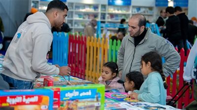 الكبار قبل الصغار.. إقبال هائل على معرض كتاب الطفل