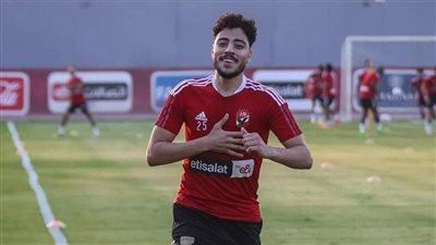 نجم الأهلي السابق: أكرم توفيق يرغب في تأمين مستقبله بانتقاله للدوري القطري 