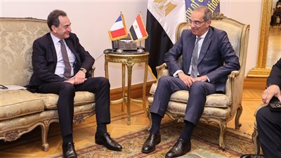 وزير الاتصالات يبحث جذب المزيد من الاستثمارات مع السفير الفرنسي