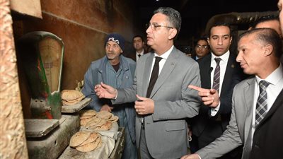 بالصور .جولة ميدانية  لوزير التموين  في الجيزة 
