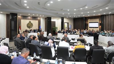 محافظ أسوان يوجه بإعادة توزيع العبارات بالجزر وقرى غرب النيل