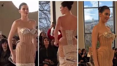 كيندال جينر نجمة عرض سكياباريللي بفستان فخار مزخرف