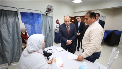 محافظ كفر الشيخ يتفقد القافلة الطبية الشاملة بنادي الخالدين