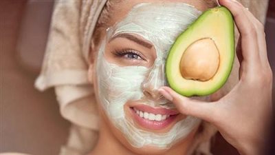 كيفية علاج البشرة الجافة باستخدام المكونات الطبيعية