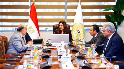 وزيرة التنمية المحلية تتابع جهود تحسين النظافة بالمحافظات 
