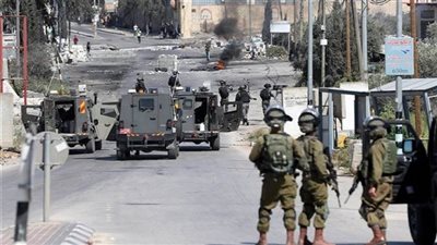 قوات الاحتلال تشدد إجراءاتها العسكرية عند الحواجز المحيطة بنابلس في الضفة الغربية
