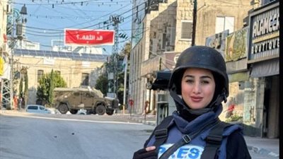 إصابة صحفية فلسطينية بشظايا رصاص الاحتلال 