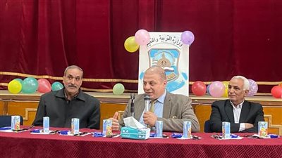 التربية والتعليم تكرم مدير الشئون القانونية لبلوغه سن التقاعد 