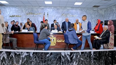 محافظ سوهاج يعقد اللقاء الجماهيري الأسبوعي للاستماع إلى شكاوى واحتياجات المواطنين