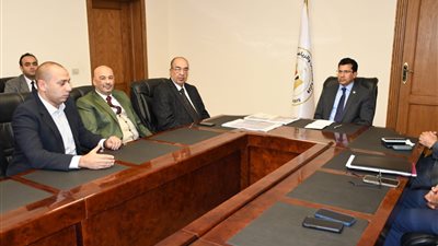 وزير الرياضة يبحث تطوير المدن الشبابية لتضاهي الفنادق العالمية