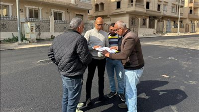 وزير الإسكان يُتابع مشروعات الطرق بـ