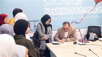 رحلة العودة للحياة من اضطراب الوساوس القهرية.. توقيع كتاب د. أحمد محمد عبدالمنعم بمعرض الكتاب