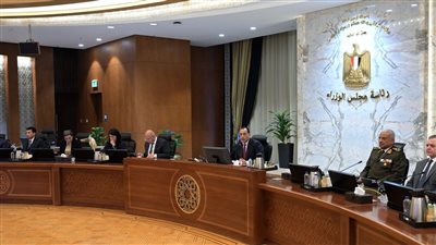 الحكومة تناقش مسودة مشروع قانون المناطق المركزية للمال والأعمال 