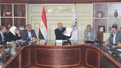 السكرتير العام يناقش الموقف التنفيذي لسير العمل  في ملف التصالح ببني سويف 