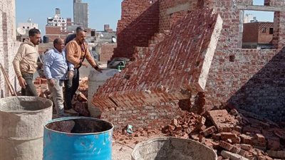 إزالة مباني مخالفة وشدات خشبية بالبحيرة