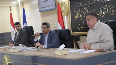 محافظ السويس :ضرورة تفعيل آليات الرقابة والتقييم لضمان تحقيق أفضل أداء 