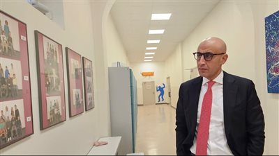 وزير التربية والتعليم يزور مدرسة 
