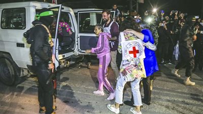 عاجل.. إسرائيل تسلمت قائمة المحتجزين المتوقع إطلاق سراحهم غدًا السبت