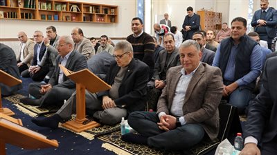 محافظ الإسماعيلية ورئيس هيئة قناة السويس يفتتحان مسجد الكريم بحي أول 