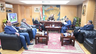 محافظ الفيوم يلتقي أعضاء مجلسي النواب والشيوخ لبحث شكاوى ومطالب المواطنين