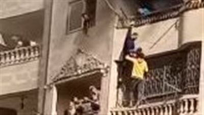 مشهد بطولي لشابين أنقذا 3 أطفال من الموت في فيصل| تفاصيل