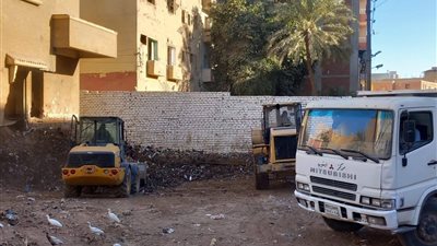 محافظ أسيوط: تكثيف حملات النظافة ورفع تراكمات القمامة والمخلفات 