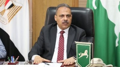 حملة مكبرة لرفع الإشغالات ومراجعة المحال غير المرخصة بمنطقة الحلقة في الزقازيق  