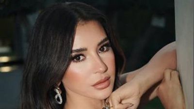 ماجي بوغصن فراشة الأناقة وسعر فستانها يقترب من ربع مليون جنيه