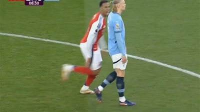 مانشستر سيتي يتأخر أمام اَرسنال في الشوط الأول