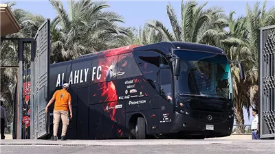 الأهلي يصل ستاد السلام