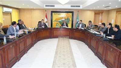 محافظ الفيوم يتابع معدلات الآداء بملفي التصالح وتقنين أراضي الدولة