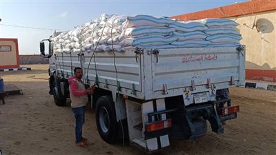 توزيع 20 طن دقيق و600 لحاف وبطانية بقرى حلايب