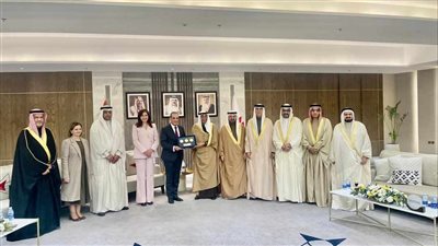وزير الخارجية يجتمع برئيس غرفة صناعة وتجارة البحرين وعددٍ من رجال الأعمال والمستثمرين
