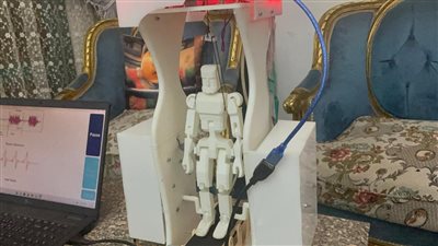 فيديو ..  أحمد عبد الباسط من ذوي الهمم يحدث ثورة في عالم العلاج الطبيعي بالإسكندرية