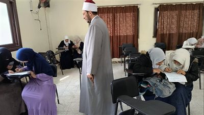 رئيس منطقة الإسكندرية الأزهرية يتابع مسابقة أوائل الطلبة ويشيد بالمستوى المتميز للطالبات