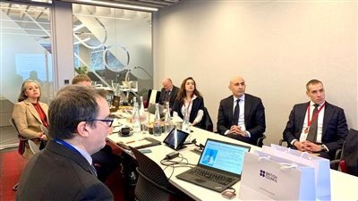 وزير التربية والتعليم يلتقى مستشار أول المدارس ببريطانيا