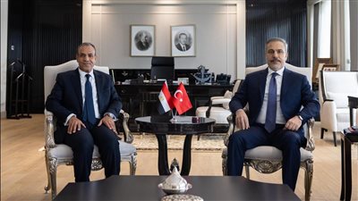 وزير الخارجية يلتقي نظيره التركي لبحث العلاقات الثنائية