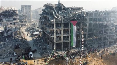 باحث سياسي: قطاع غزة يواجه أزمة إنسانية وإعادة الإعمار أولوية