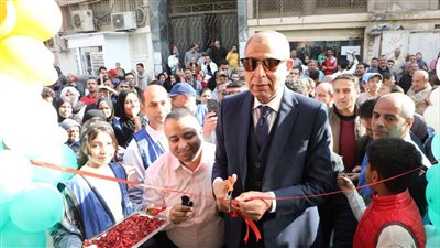 محافظ المنيا يفتتح منفذا لبيع السلع الغذائية بأسعار مخفضة 