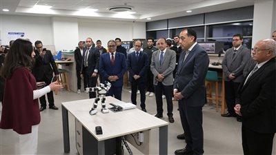 مدبولى يلتقي عددا من خريجى مبادرات أجيال مصر الرقمية ومدارس WE
